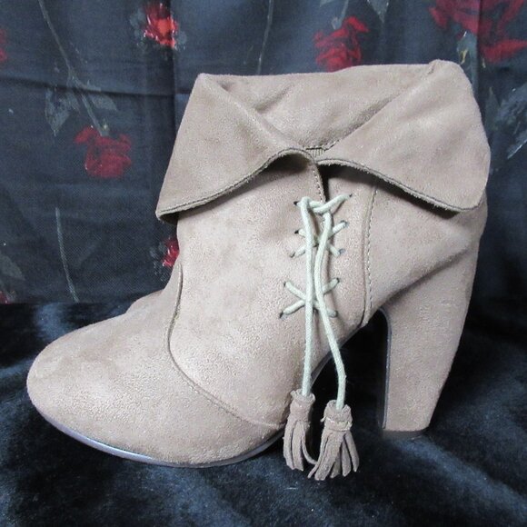 Beige Faux Suede Bootie w/ Tassels Size L (8/9) - Picture 7 of 9